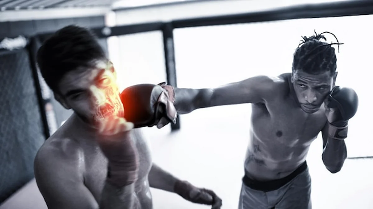 Sportowiec z siniakiem na twarzy po walce MMA